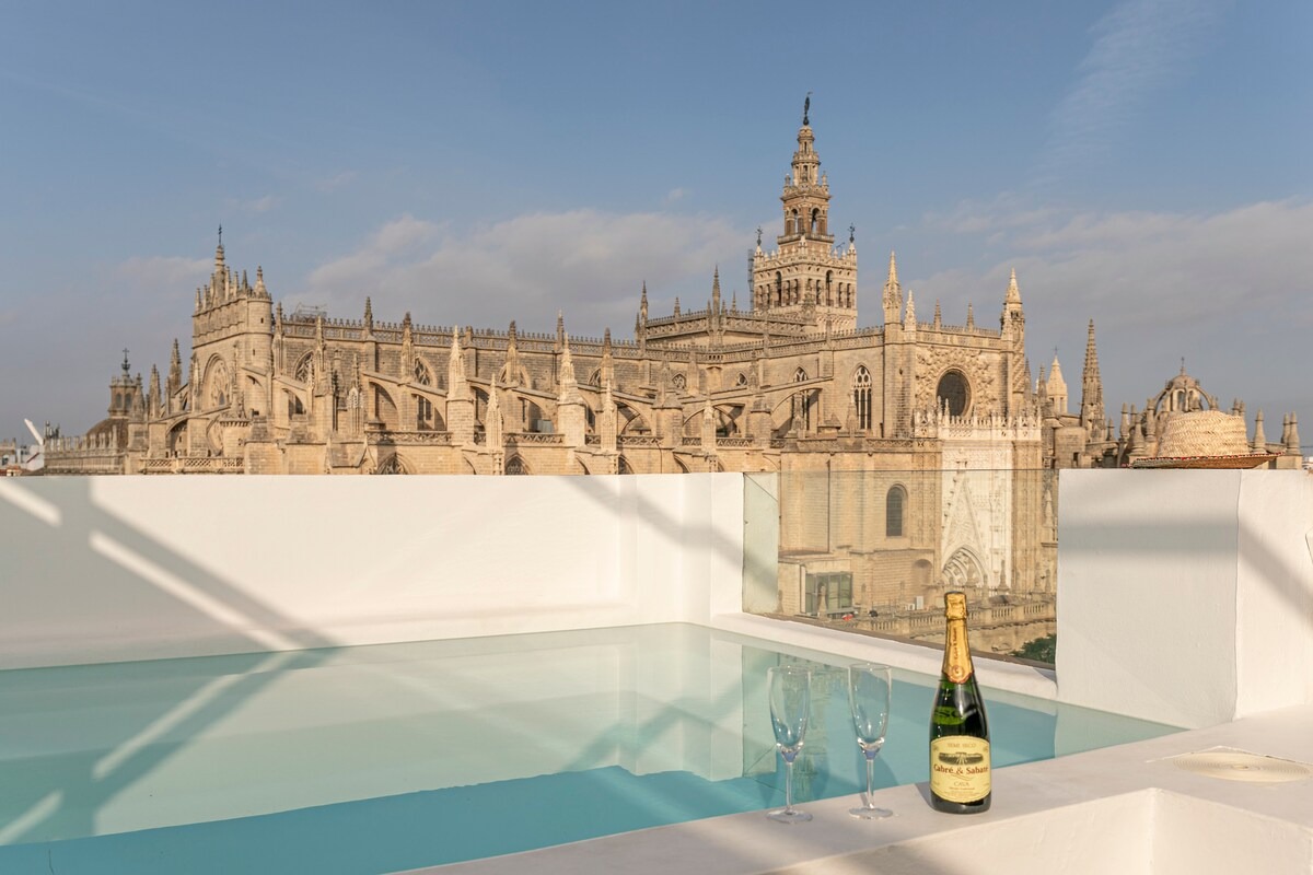 ISG Apartments: Cathedral Sunrise – Private Pool